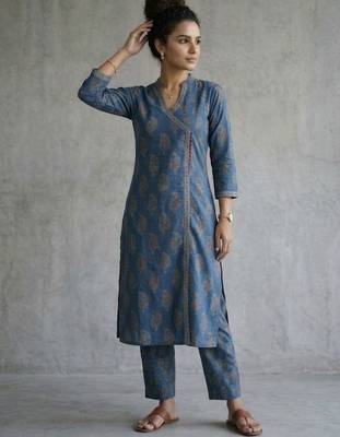 structured women paisley printed regular cotton kurta with trousers 5