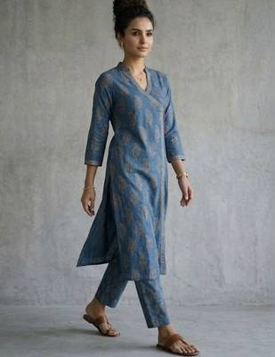 structured women paisley printed regular cotton kurta with trousers 6