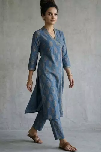structured women paisley printed regular cotton kurta with trousers