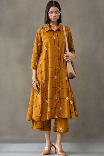 women floral printed regular cotton kurta with trousers
