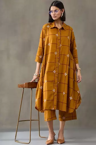 women floral printed regular cotton kurta with trousers