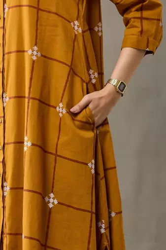 women floral printed regular cotton kurta with trousers
