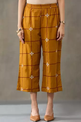 women floral printed regular cotton kurta with trousers
