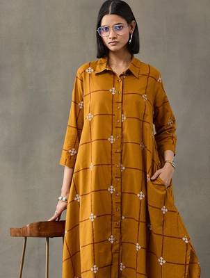 women floral printed regular cotton kurta with trousers 7