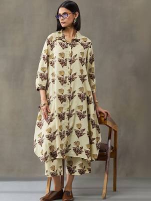 contemporary women floral printed regular cotton kurta with trousers 3