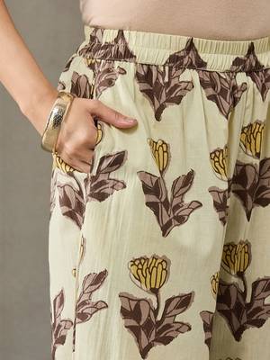 contemporary women floral printed regular cotton kurta with trousers 4