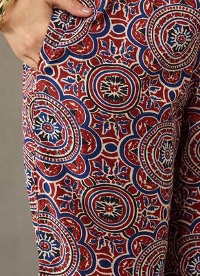 everyday women floral printed regular cotton kurta with trousers 4