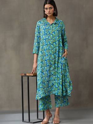 structured women floral printed regular kurta with trousers 1