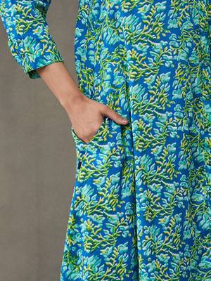structured women floral printed regular kurta with trousers 2
