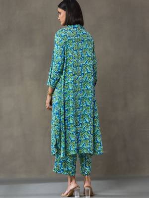 structured women floral printed regular kurta with trousers 4