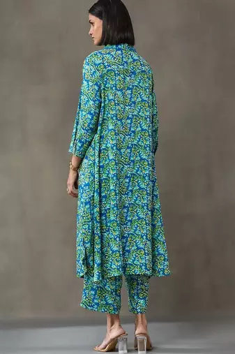 structured women floral printed regular kurta with trousers