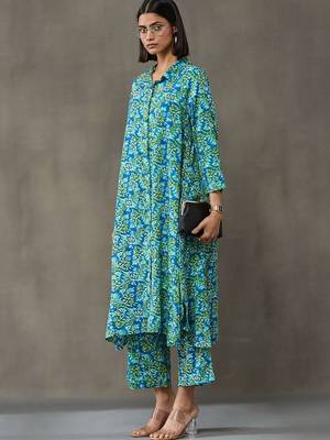 structured women floral printed regular kurta with trousers 5