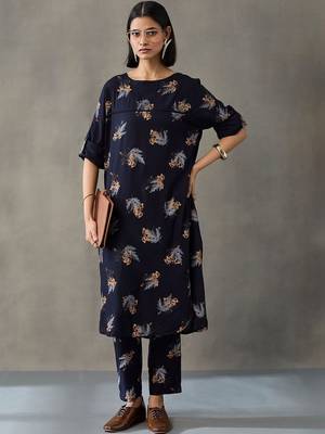 smart women floral printed regular kurta with trousers 1