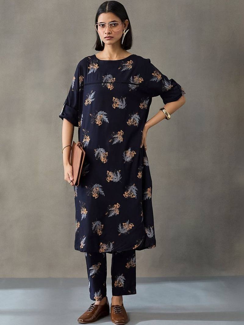 smart women floral printed regular kurta with trousers