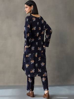 smart women floral printed regular kurta with trousers 2