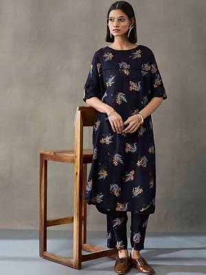 smart women floral printed regular kurta with trousers 3