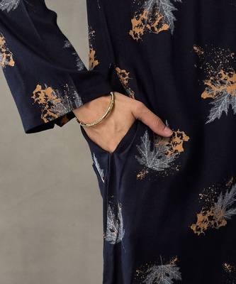 smart women floral printed regular kurta with trousers 5