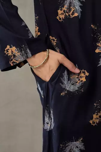 smart women floral printed regular kurta with trousers