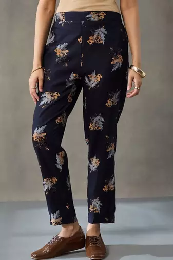 smart women floral printed regular kurta with trousers
