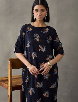 smart women floral printed regular kurta with trousers 7