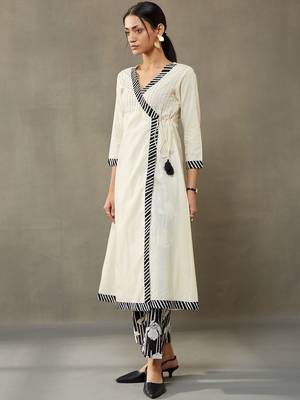 structured women dyed angrakha cotton kurta with palazzos 3