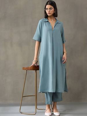 formal women embroidered regular thread work kurta with trousers 3