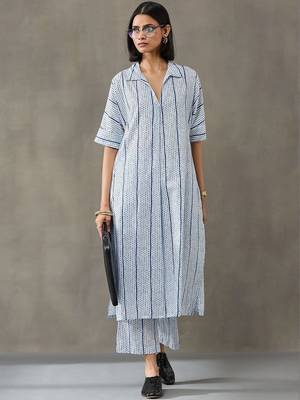 structured women floral printed regular cotton kurta with trousers 1