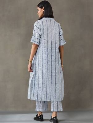 structured women floral printed regular cotton kurta with trousers 2