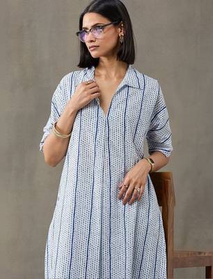 structured women floral printed regular cotton kurta with trousers 7