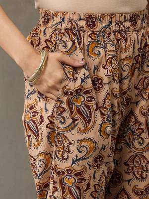 lightweight women floral printed regular cotton kurta with trousers 4