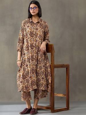 classic women floral printed regular cotton kurta with trousers 3