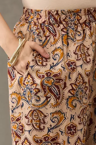 classic women floral printed regular cotton kurta with trousers