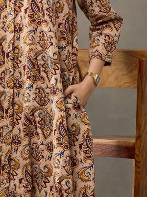 classic women floral printed regular cotton kurta with trousers 5