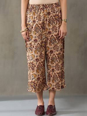 classic women floral printed regular cotton kurta with trousers 6