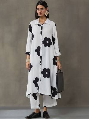 lightweight women floral printed regular kurta with trousers 1