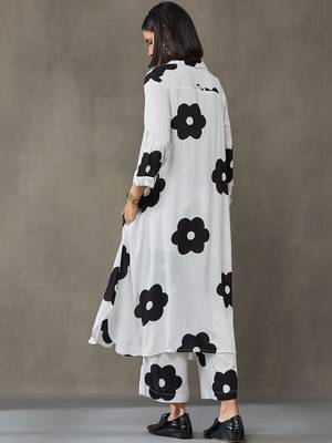 lightweight women floral printed regular kurta with trousers 2