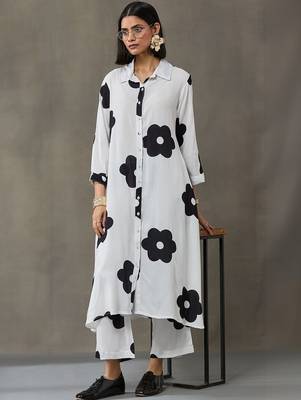 lightweight women floral printed regular kurta with trousers 3