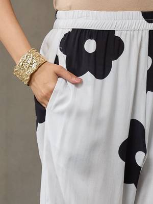 lightweight women floral printed regular kurta with trousers 4