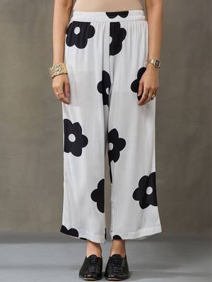 lightweight women floral printed regular kurta with trousers 6