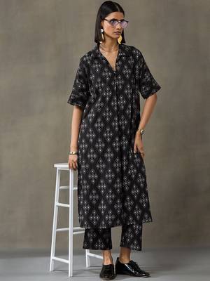 office women floral printed regular cotton kurta with trousers 3