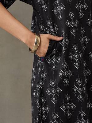 office women floral printed regular cotton kurta with trousers 5