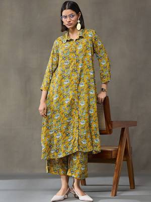 workwear women floral printed regular kurta with trousers 3
