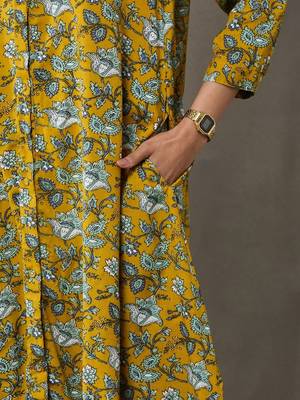 workwear women floral printed regular kurta with trousers 5