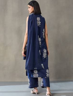workwear women floral printed regular thread work cotton kurta with palazzos & with dupatta 4