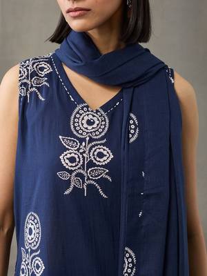 workwear women floral printed regular thread work cotton kurta with palazzos & with dupatta 6
