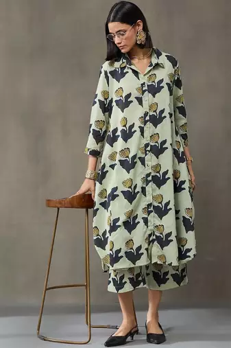 women floral printed regular cotton kurta with trousers
