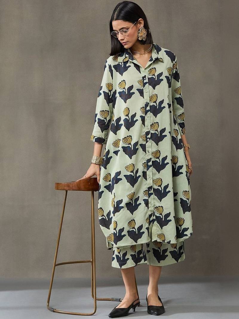 women floral printed regular cotton kurta with trousers