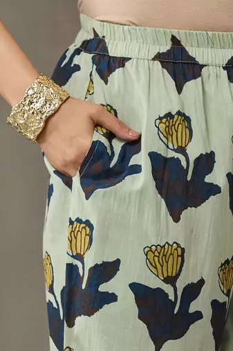 women floral printed regular cotton kurta with trousers