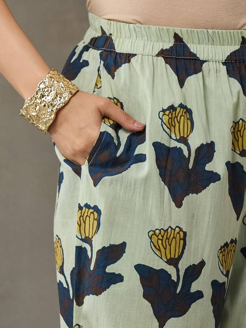 women floral printed regular cotton kurta with trousers