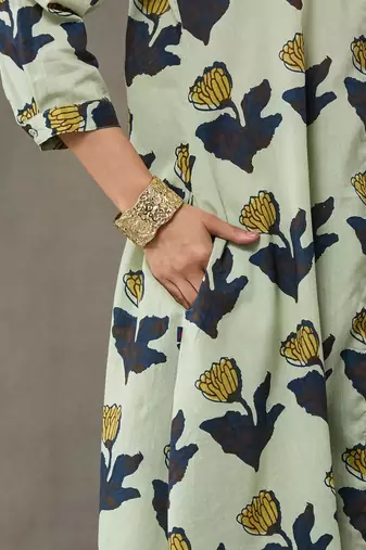 women floral printed regular cotton kurta with trousers